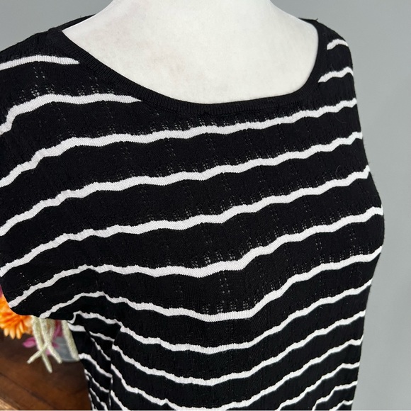 Loft Petites T-Shirt - Picture 6 of 10